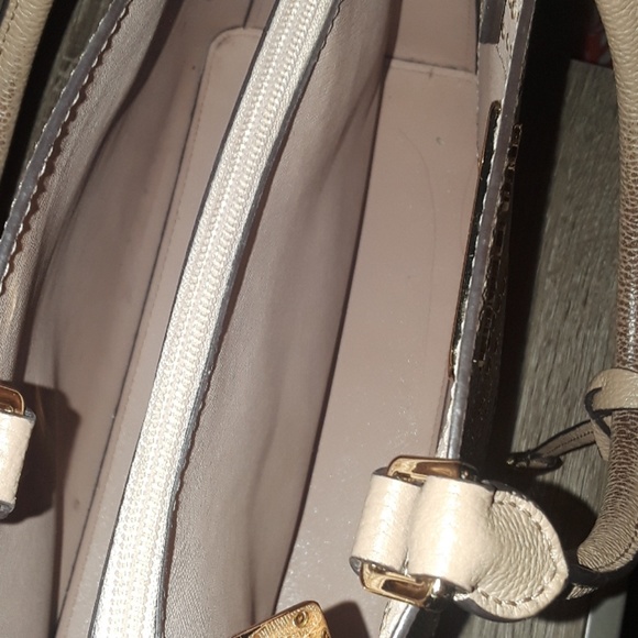 Michael Kors Crossbody - Picture 4 of 7